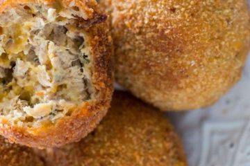 Bolas de atún y queso rallado olvidado por la nevera