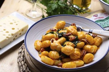 Gnocchi con chorizo y espinacas