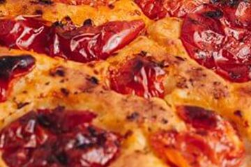 Pizza de pan duro en sartén
