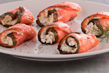 Rollitos de salmón y queso de cabra con aliño de mostaza y miel