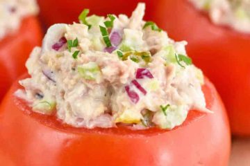 Tomates rellenos con restos de conservas