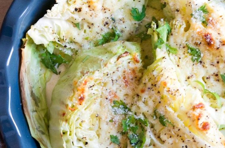 Col gratinada con parmesano y pimienta de Sichuan
