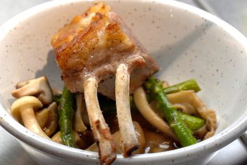 French Rack de ternasco con verduritas salteadas