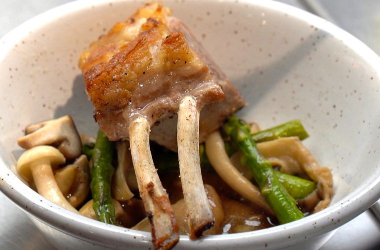 French Rack de ternasco con verduritas salteadas