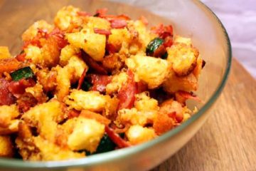 Migas extremeñas con pan duro y restos de embutidos - Foto Turismo Extremadura