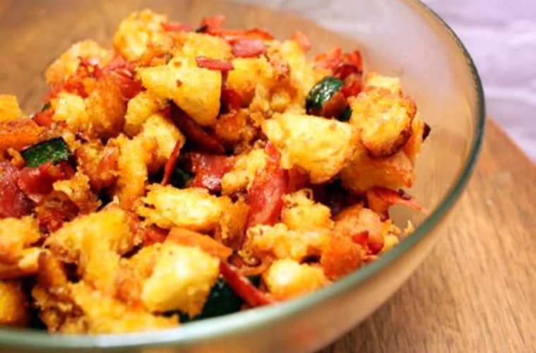 Migas extremeñas con pan duro y restos de embutidos - Foto Turismo Extremadura