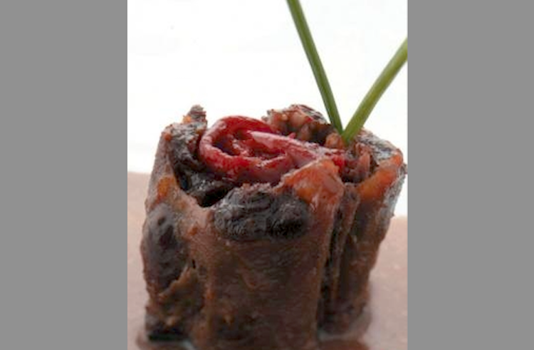 Rabo de toro relleno de pimientos del piquillo