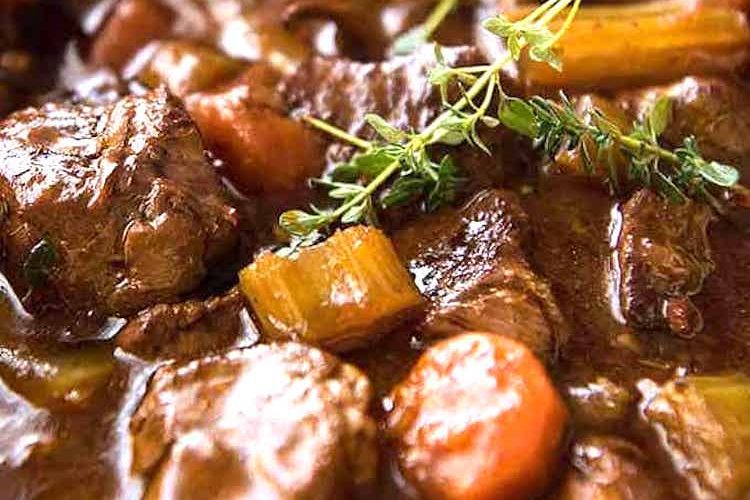Ragú de carne con restos de cerveza negra