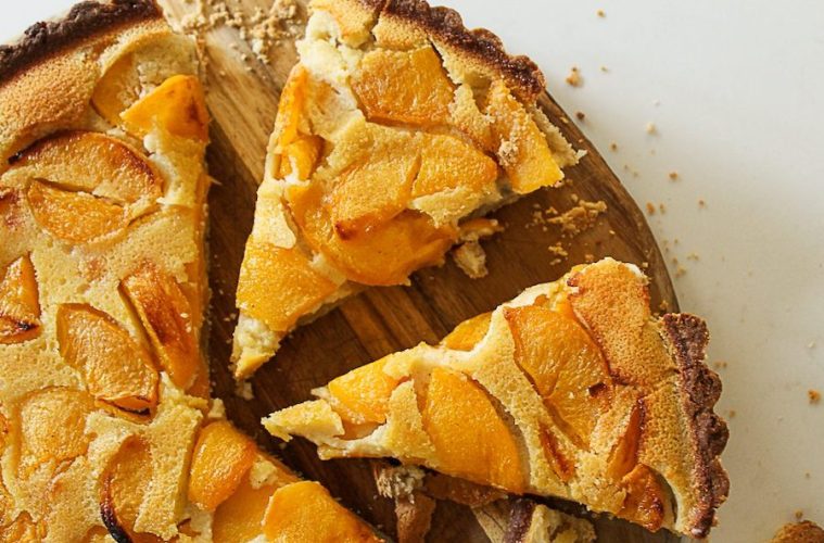 Tarta de melocotón y almendras