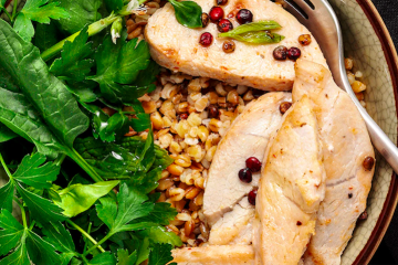 Bol de pollo o pavo sobrante con espelta
