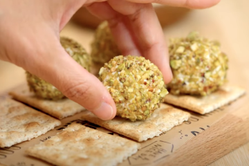 Bolitas de queso con pistachos