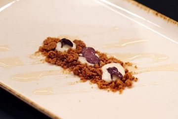 Cremoso de Idiazabal con crujiente de galleta y sirope de arce