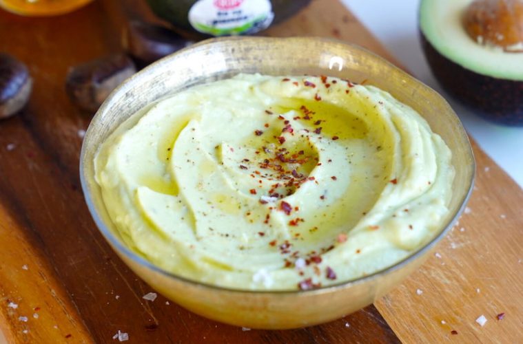 Falso hummus de aguacate y castañas