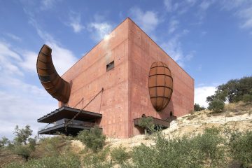 Inaugurada en Ronda la almazara de autor firmada por Philippe Starck