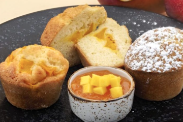 Muffins de mango que empieza a madurar