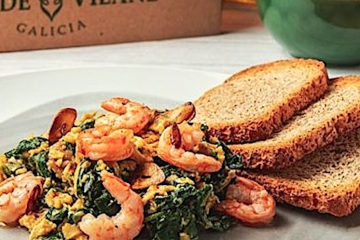 Revuelto de grelos, berzas o acelgas sobrantes con gambas
