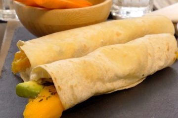 Wraps con restos de pollo, aguacate y mango
