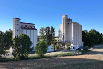 A la venta catorce antiguos silos de almacenamiento de grano