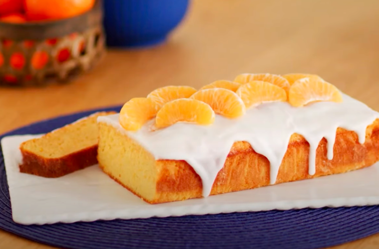 Bizcocho de mandarinas a punto de madurar