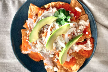 Chilaquiles rojos con pollo