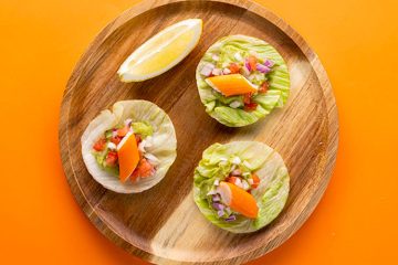 Discos de lechuga con ensaladilla de surimi