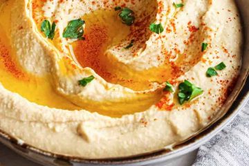 Hummus con troncos de brócoli