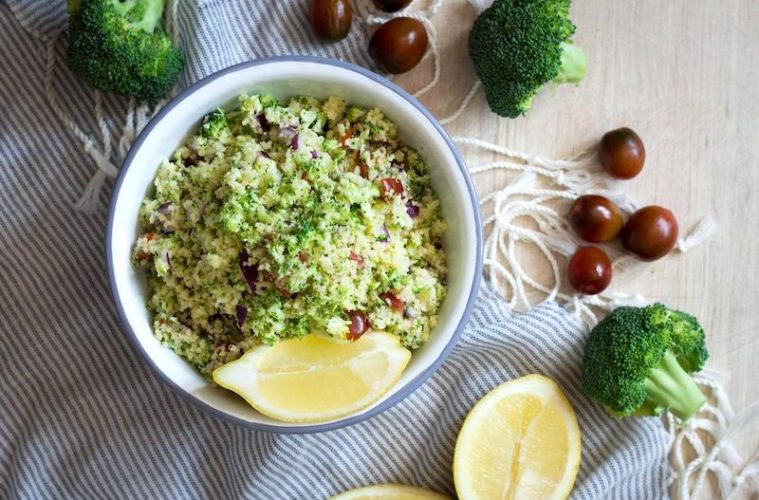 Tabulé con brócoli fresco sobrante