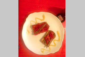 Tostas con anchoas del Cantábrico y pimientos del piquillo