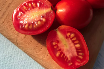 Corazones de tomate con vinagre de Jerez y pimienta de Sichuan