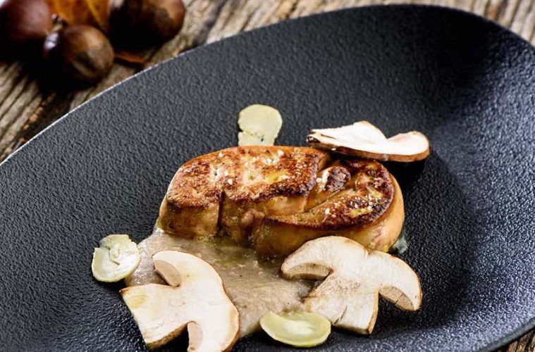 Foie gras a la plancha con crema de hongos y castañas
