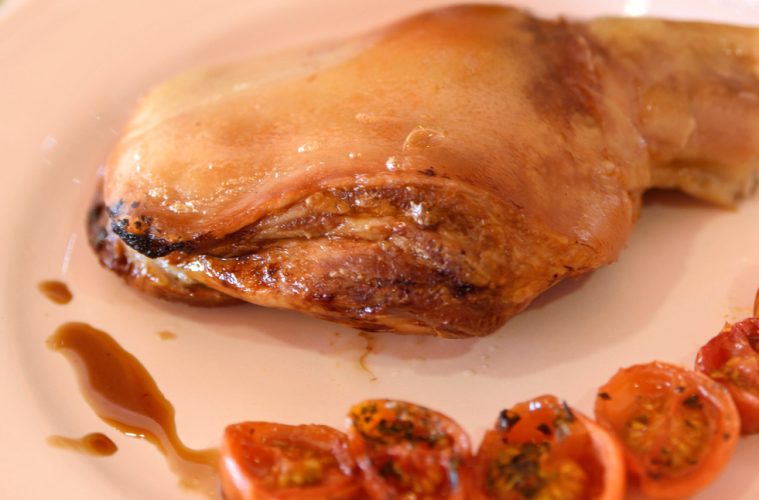 Paleta de cochinillo asada a la miel