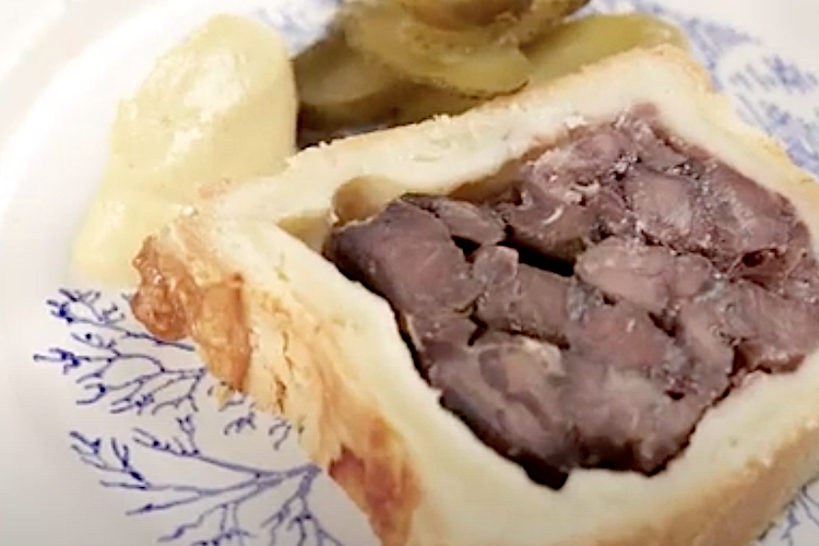 Paté de carrilleras de cerdo ibérico en costra de hojaldre