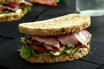 Sandwich de rosbif sobrante de la cena