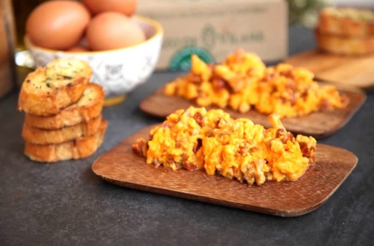Duelos y quebrantos con chorizo y panceta sobrantes