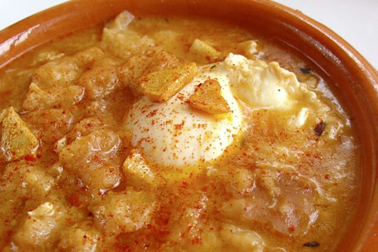 Falsa sopa castellana con pan de ayer y un sobre de sopa de cebolla - Foto Turismo Castilla-La Mancha