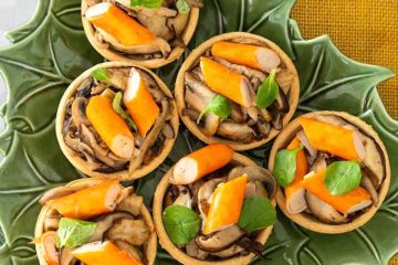 Minitartaletas de surimi, setas y brotes