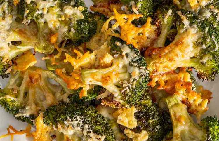 Ramilletes de brócoli gratinados con parmesano