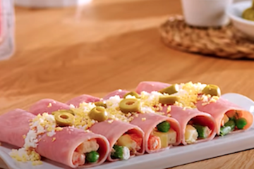 Rollitos de jamón york rellenos de ensaladilla