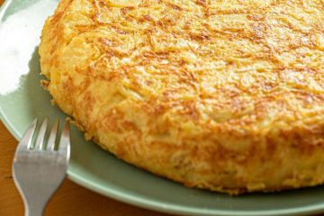 Tortilla de patatas con restos de ahumados