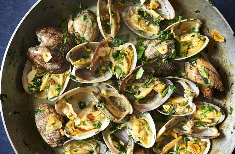 Almejas al vino blanco y limón Foto: Pesca España