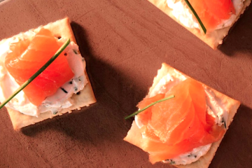 Canapés de salmón ahumado con crema de queso