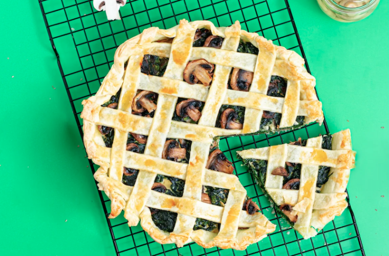 Crostata salada de espinacas, queso y champiñones