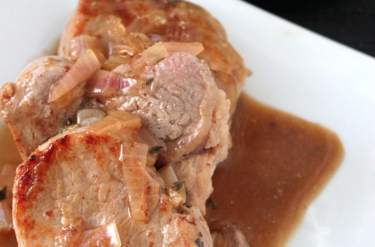 Lomo de cerdo asado con salsa de cerveza olvidada por la nevera