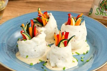 Popietas de lubina con verduras y salsa de miel y mostaza