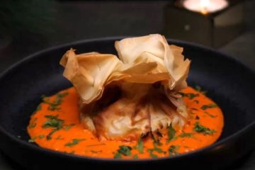 Saquitos de brandada de bacalao con salsa de pimientos Foto Teka
