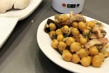 Setas estofadas con garbanzos de ayer