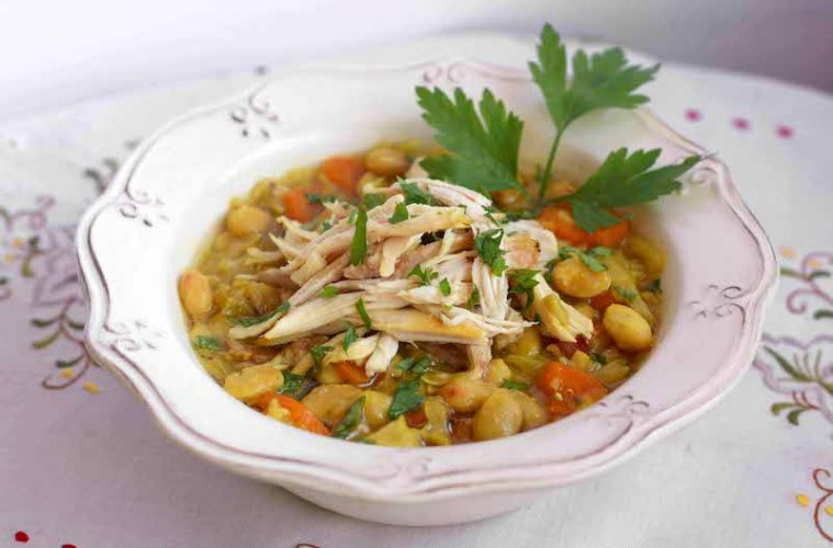 Sopa de verduras y alubias con pechuga sobrante