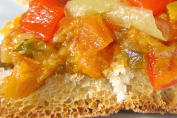Tapa de verduras asadas con bacalao