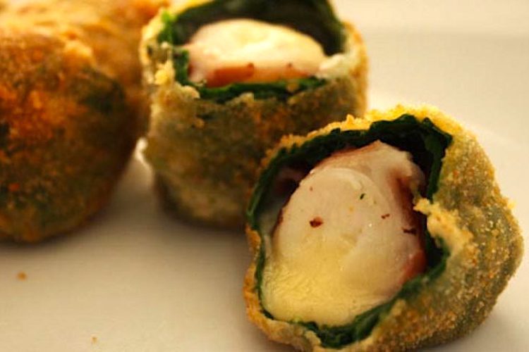 Croquetas con restos de pulpo, espinacas y queso