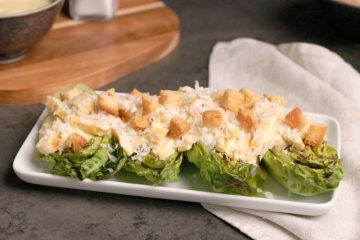 Ensalada César sobre cogollos. Foto Teka